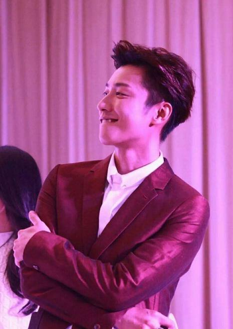 2016年乔任梁套塑料袋自杀徐璐行为耐人寻味后又被网友们网暴