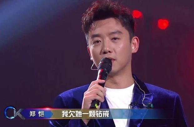 郑恺|苗苗挺大肚游泳，素颜仍如少女般清纯！郑恺在旁陪伴，大夸孕妻厉害