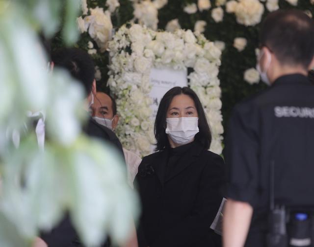 何超仪|赌王葬礼子女们全累垮，离场时个个双眼无神，画面曝光不忍目睹