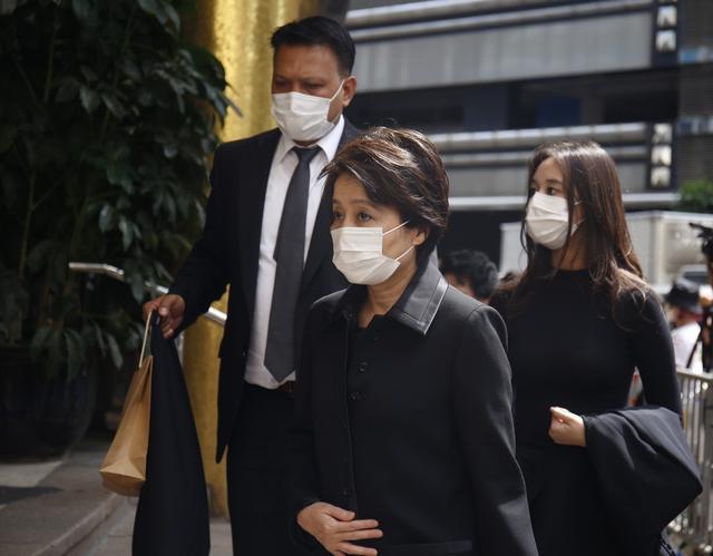 何超仪|赌王葬礼子女们全累垮，离场时个个双眼无神，画面曝光不忍目睹