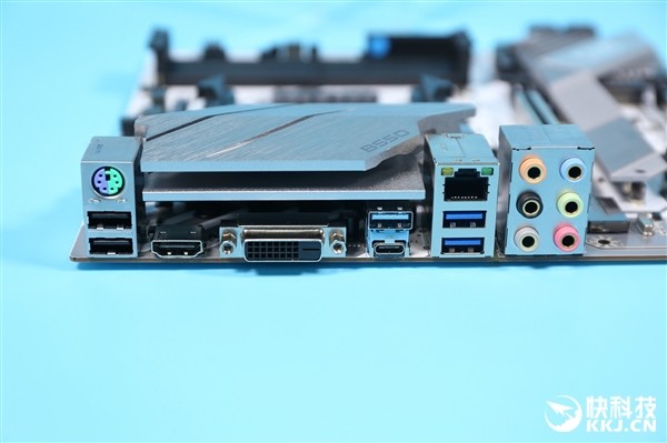 一袭白衣七彩虹cvnb550mgamingfrozen图赏