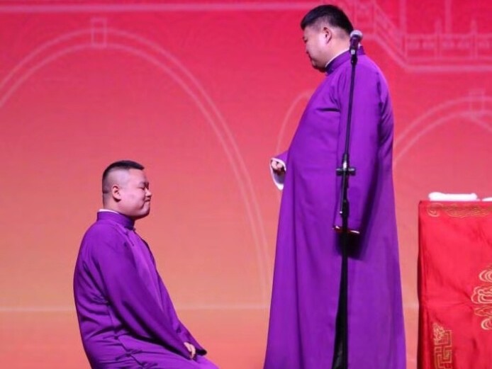 岳云鹏|岳云鹏和助理互怼的背后，无形中却帮他稳住了人设