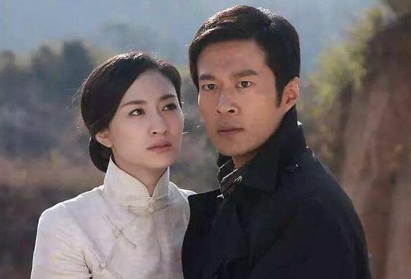 44岁李小冉和已婚男搂肩自拍13年过去他们的身份都发生了变化