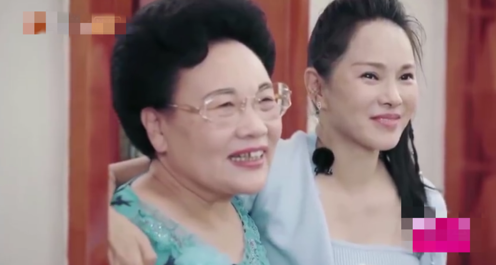 秦昊|秦昊对女儿唱《小白船》，还想带孩子去爬山，遭小米粒无情拒绝