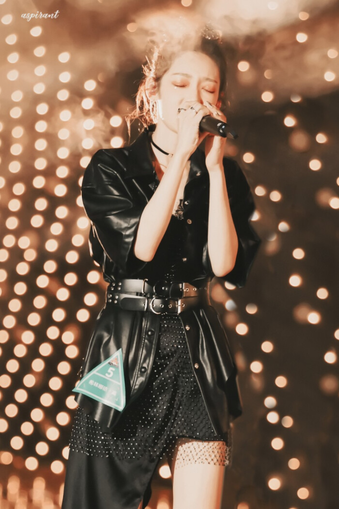 希林娜依高恋爱了?被扒出和梁博的蛛丝马迹,但证据太假,校友帮澄清