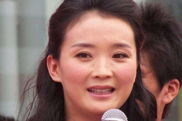 王艳发福了也漂亮即使镜头拍着也不怕笑出皱纹真实面对衰老