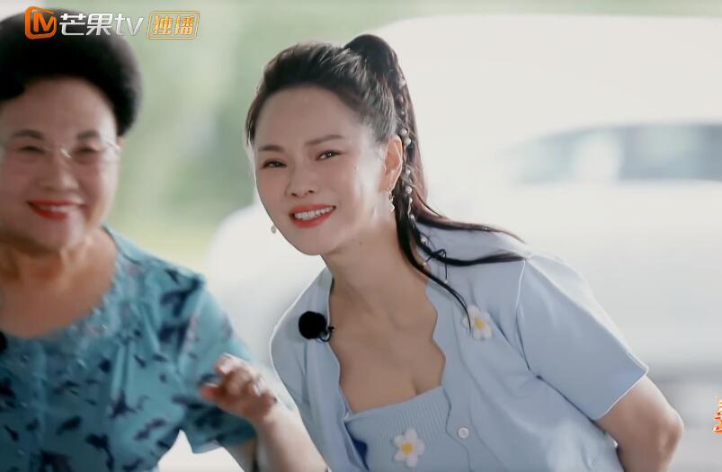 伊能静|4岁小米粒出镜戴眼镜害羞，扑伊能静怀里，秦昊：我们永远在一起