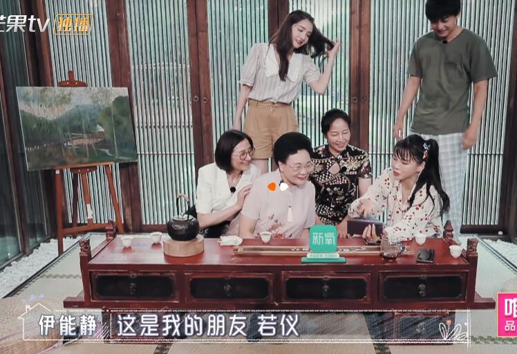 伊能静|4岁小米粒出镜戴眼镜害羞，扑伊能静怀里，秦昊：我们永远在一起