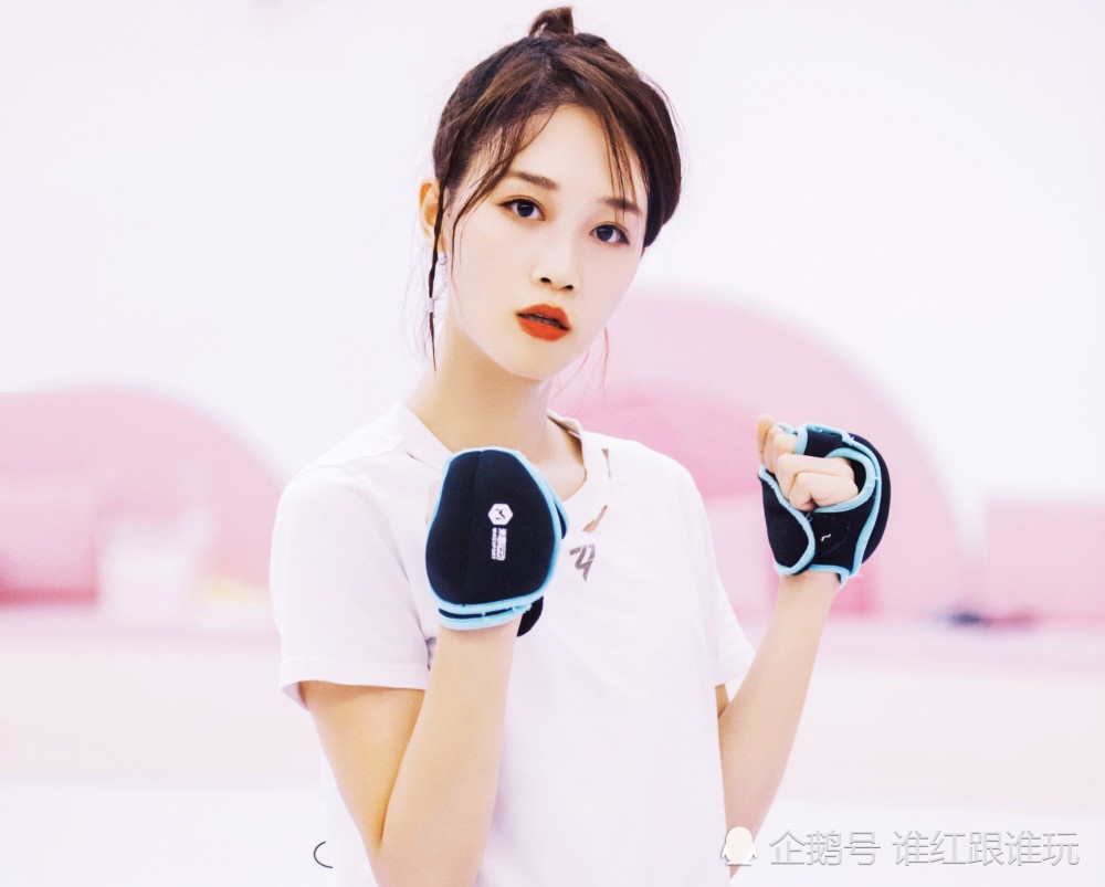 蓝盈莹|落井下石，拍前辈葬礼炫耀？这人艺前同事，比蓝盈莹丑陋一百倍！