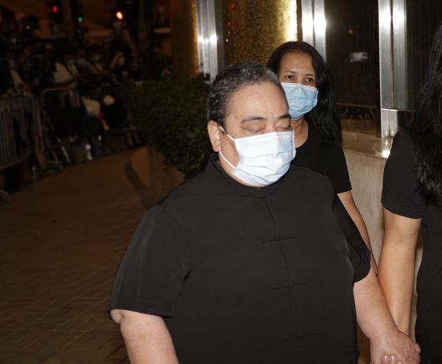 何超仪|赌王葬礼子女们全累垮，离场时个个双眼无神，画面曝光不忍目睹