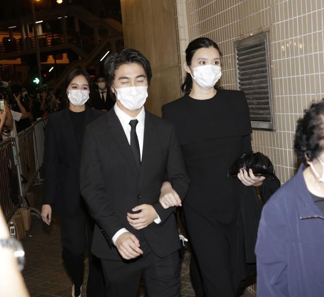 何超仪|赌王葬礼子女们全累垮，离场时个个双眼无神，画面曝光不忍目睹