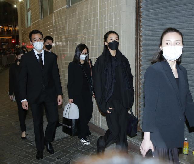 何超仪|赌王葬礼子女们全累垮，离场时个个双眼无神，画面曝光不忍目睹