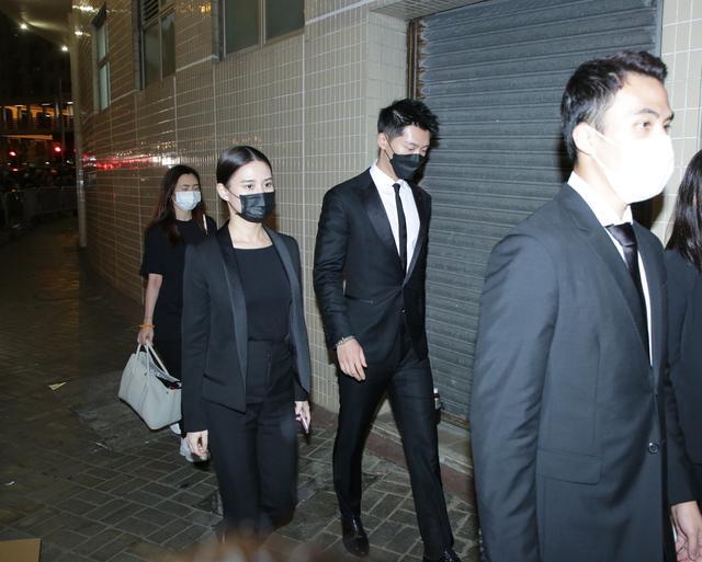 何超仪|赌王葬礼子女们全累垮，离场时个个双眼无神，画面曝光不忍目睹