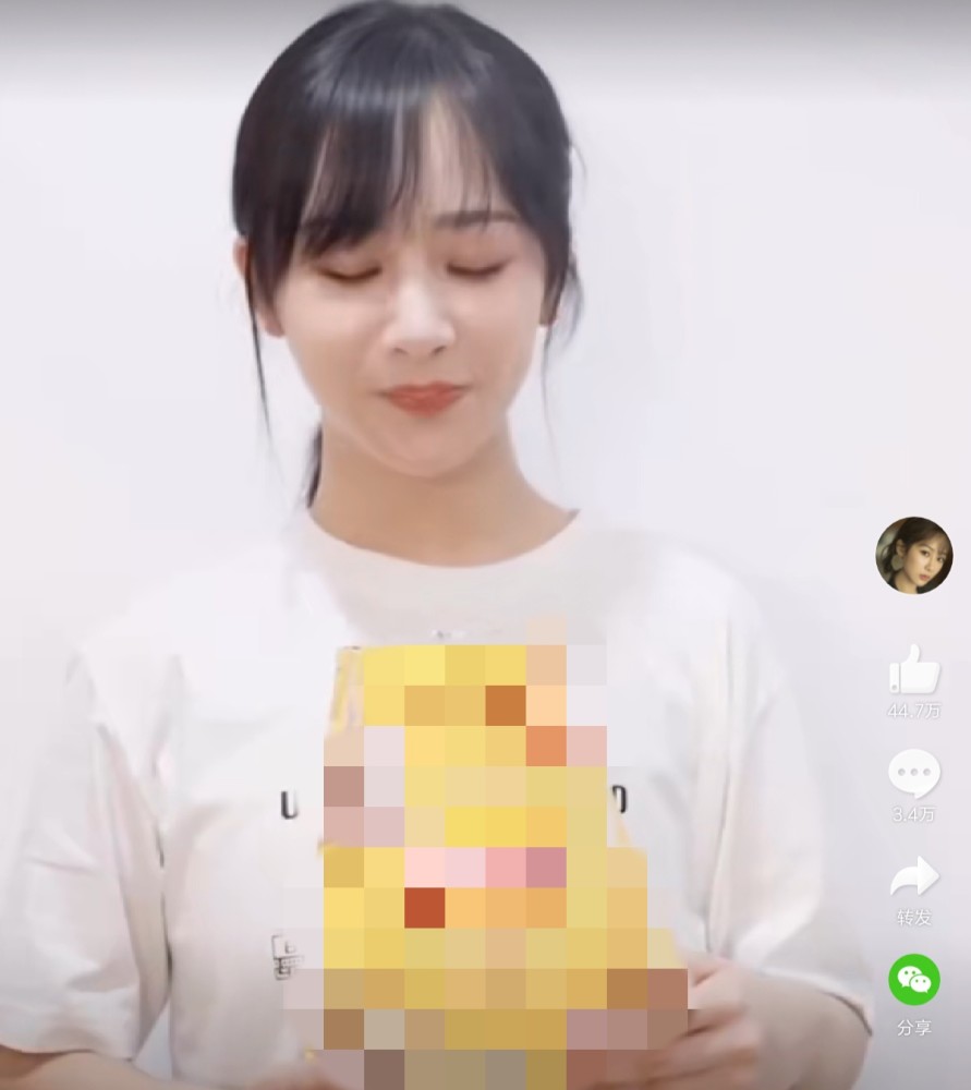 杨紫|杨紫挑战一口吃10片薯片，真吃还是假吃一目了然，嘱咐大家不能截图