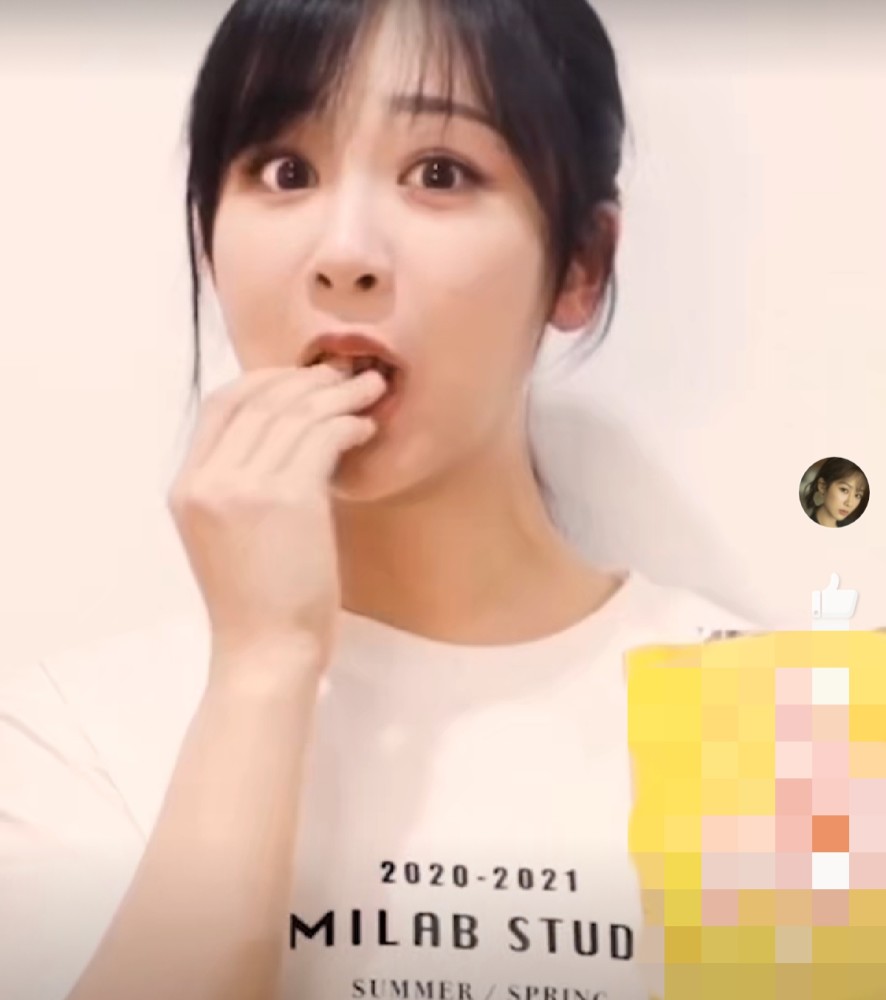 杨紫|杨紫挑战一口吃10片薯片，真吃还是假吃一目了然，嘱咐大家不能截图