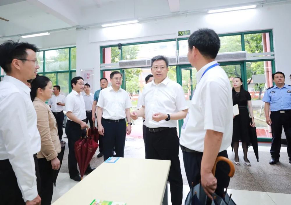 市委书记吴新明倾盆大雨中昆山市气象台发布暴雨橙色预警7月6日9:15分