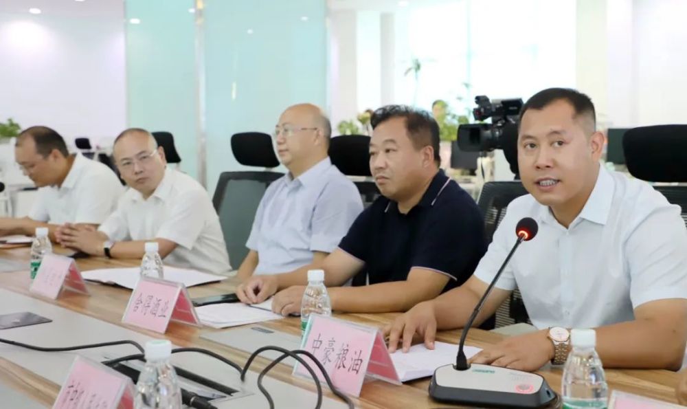 打造公平守信便捷的营商环境听听这个圆桌会上的企业家心声