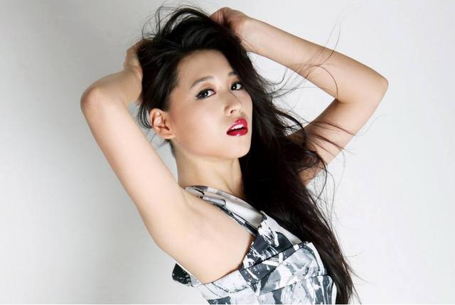 宁丹琳曾抢走杨紫夏雪角色在停车场被打到满手是血求饶