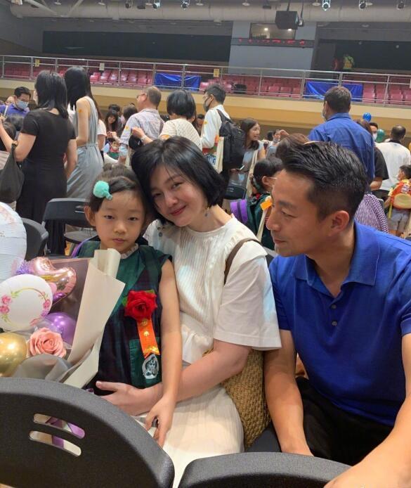 大s|大S露面直播罕见全身出镜，大腿变粗几圈“师奶感”十足