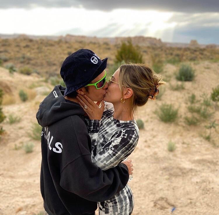 贾斯汀比伯和海莉订婚两周年纪念