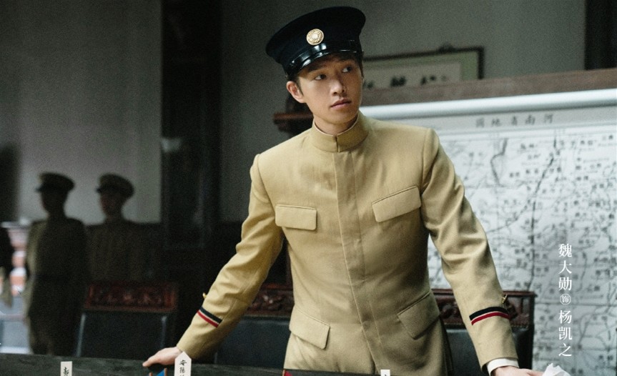 人生若如初见|《白夜追凶》导演新作《人生若如初见》发剧照，李现造型又稳又帅