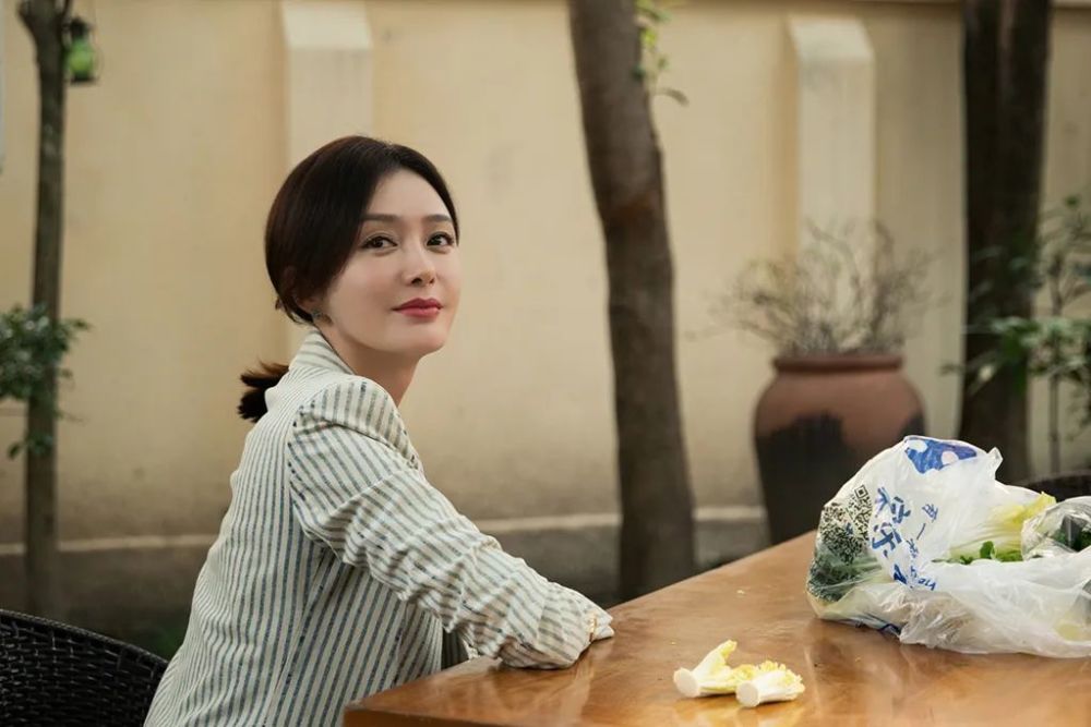 怪你过分美丽|秦岚演绎铁血经纪人，“感谢市场和观众，给姐姐们空间和土壤”