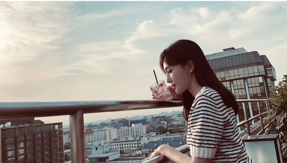 怪你过分美丽|秦岚演绎铁血经纪人，“感谢市场和观众，给姐姐们空间和土壤”