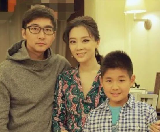 秦海璐|同样是当后妈，她从不与继子对眼，而她为继子不生孩子