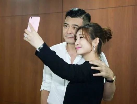 秦海璐|同样是当后妈，她从不与继子对眼，而她为继子不生孩子