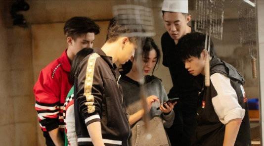 密室大逃脱|《密室大逃脱》杨幂和邓伦牵手，原来这才是谢依霖退出的真相