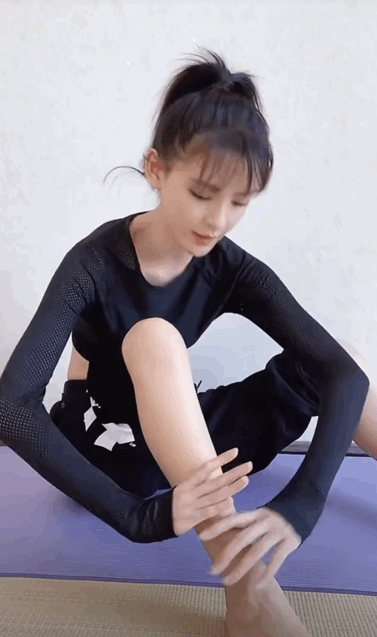 单纯看腿也挺香的!