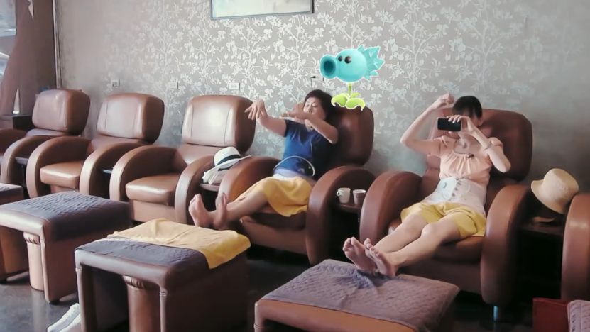 陈若仪|陈若仪带婆婆去捏脚，林妈妈腿短够不到凳子，陈若仪自顾照镜子