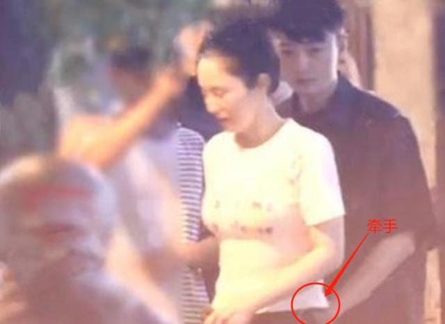 董璇|董璇曝光新恋情？夜会90后小鲜肉演员，街头牵手很是亲昵