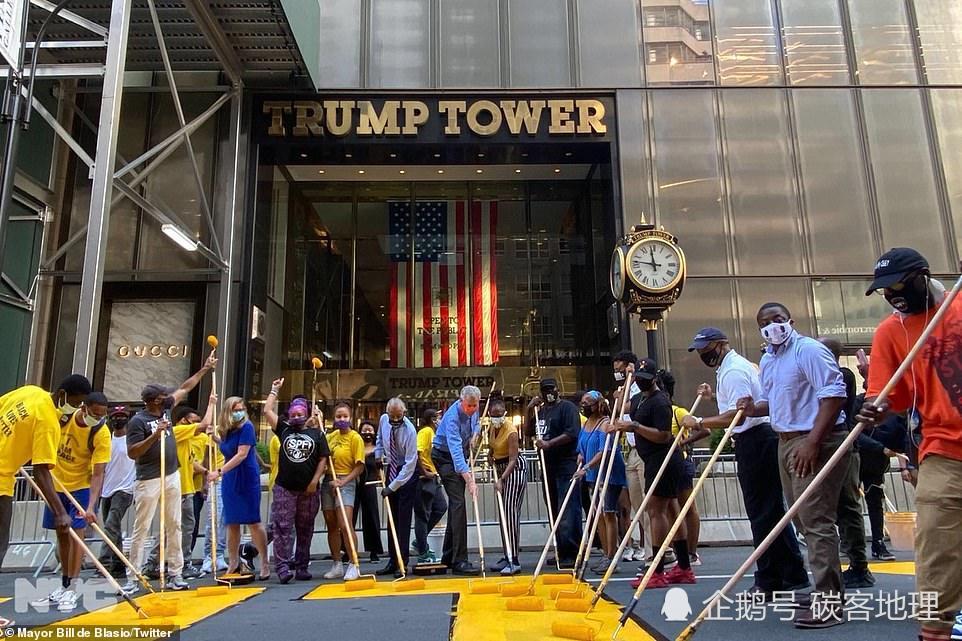 唐纳德·特朗普|特朗普刚被法院裁定必须交纳税申报表，又被纽约市长特朗普大厦前涂BLM