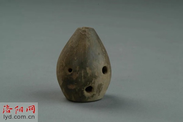 原始社会的埙,多为石制,骨制,陶制,大多呈椭圆形,有吹孔,无音孔,声音