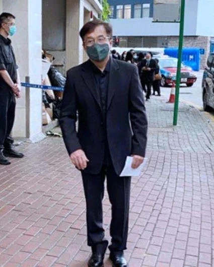 汪明荃|73岁汪明荃吊唁赌王后晒两人珍贵旧照，年轻阿姐超美，赌王高大帅气