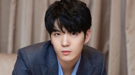 郑云龙|仝卓即将复出，工作室连曝郑云龙猛料：毕业论文造假，暗箱操作户口编制