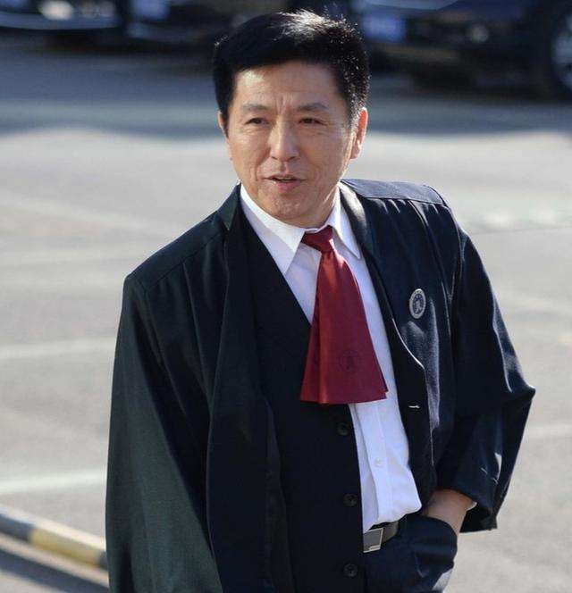 董璇|董璇与小11岁男星亲吻搂抱传恋情绯闻，高云翔方律师回应：只能祝福