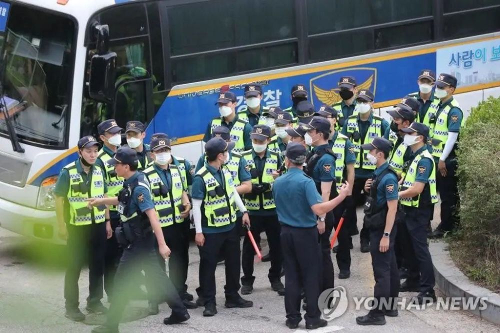 首尔市|首尔市长生前最后监控曝光，搜救人员树林中发现其随身物品