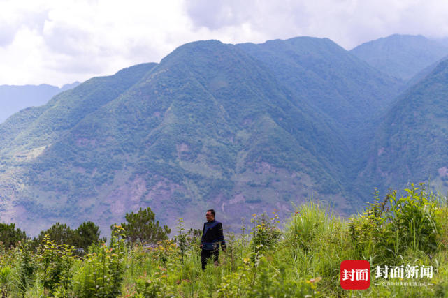 涼山普格雲盤山村:村民來自14個縣 彝族第一書記來了也先學語言