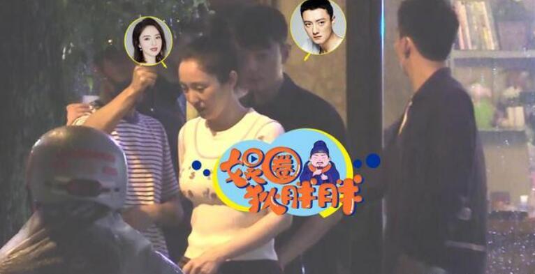 董璇|董璇苏小玎再曝约会照，聚餐后两人牵手同行，还一起回家疑似同居