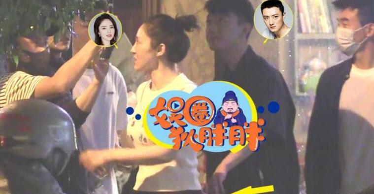 董璇|董璇苏小玎再曝约会照，聚餐后两人牵手同行，还一起回家疑似同居