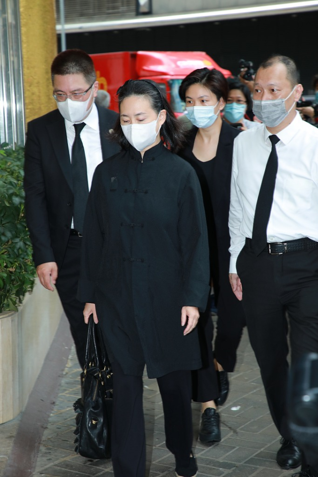 赌王大殓日灵车巡游香港两小时灵柩暂放东华义庄天字号独立房