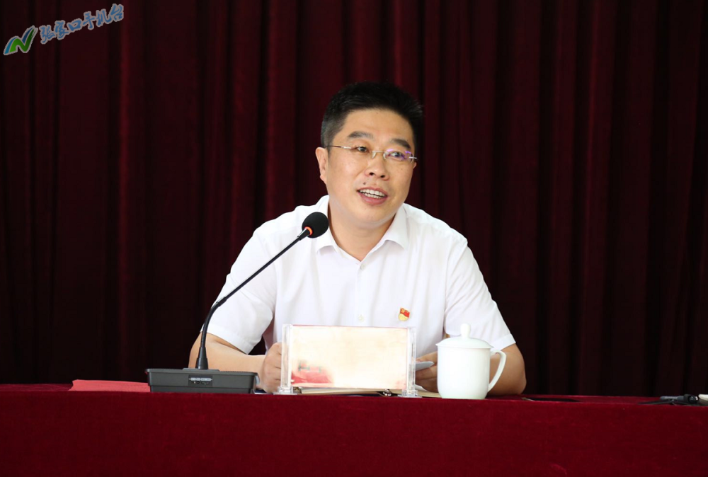 杨汝明宣布《新入职教师安置意见》及《2020年首批青年教师导师名单》