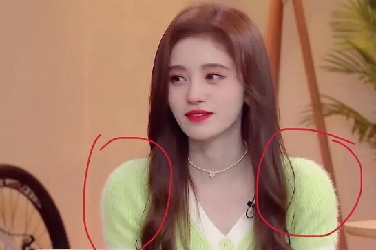 杨幂|继鞠婧祎垫肩后，杨幂被扒出“垫屁股”，生图让全网直呼失恋了