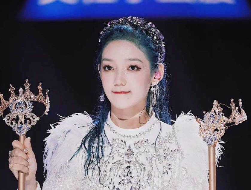 希林娜依·高|希林娜依·高刚成团出道就被曝新恋情，男方大她7岁，两人曾合作过