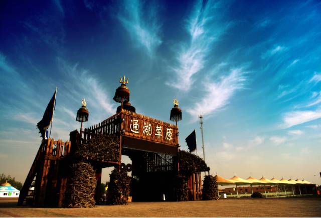 参观周董刺陵客栈,不喝啤酒喝牛奶.