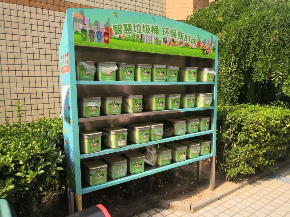 垃圾桶|天热垃圾桶有味儿怎么办？看这些小区想方设法消除脏乱臭