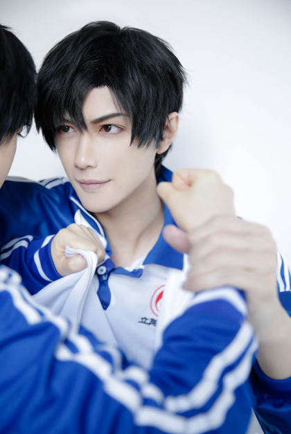 熊祁cos伪装学渣,装扮尽显减龄,青涩,网友:是我心目中的谢俞