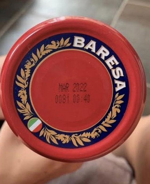 英国_社会|英国素食女在纯素肉酱中吃出蜥蜴头，瞬时崩溃：都快吃光了才发现